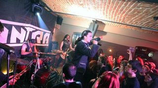 slika0022 Podroom (Petak, 19.4.2013 – MANNTRA live & H I R & IRON HEARTH)