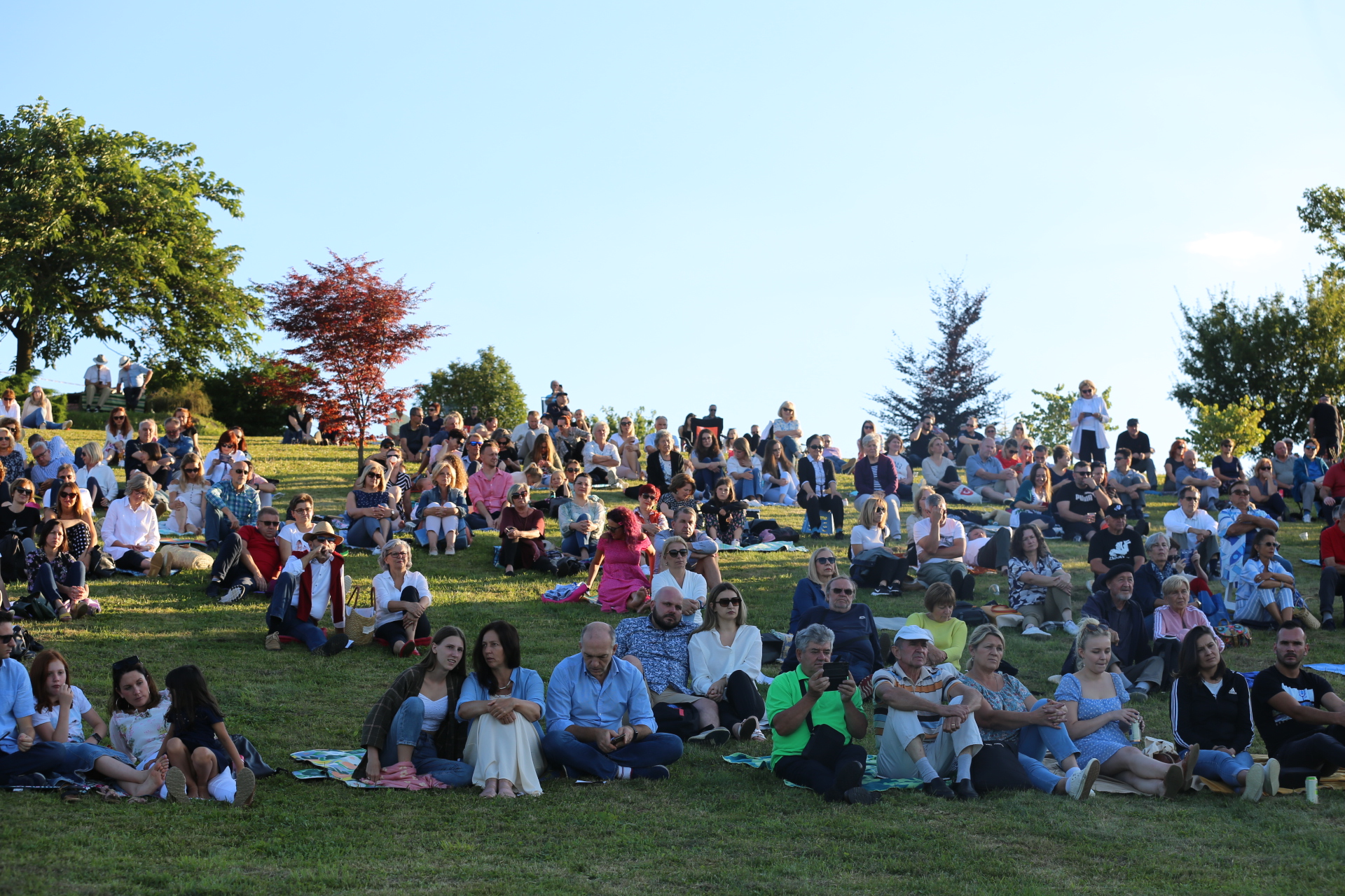 Koncert u Zmajevom vrtu obitelji Valkaj