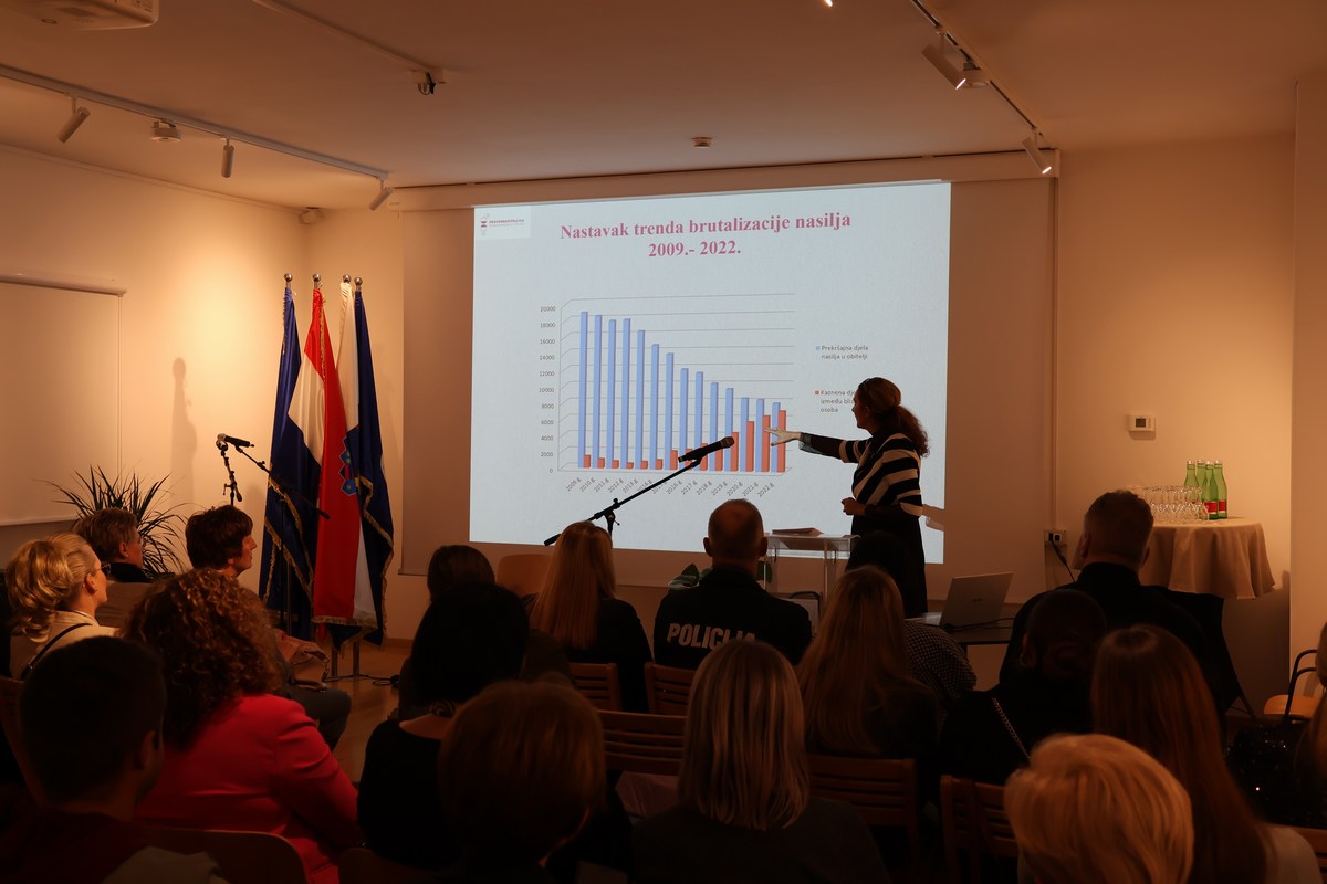 ČAKOVEC Održana tribina povodom Međunarodnog dana borbe protiv nasilja nad ženama