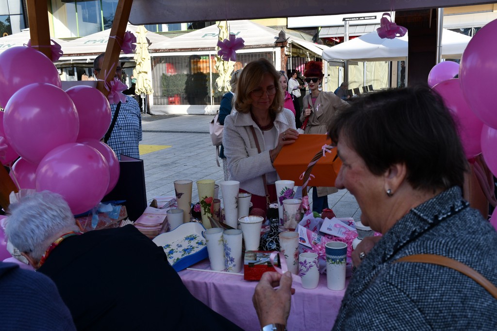 DAN RUŽIČASTE VRPCE Subotnje prijepodne u središtu Čakovca obasjano ružičastim tonovima