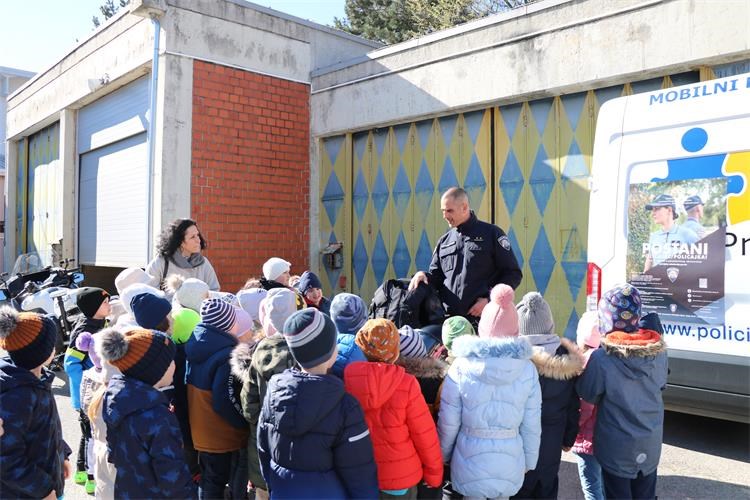Zmajčeki iz Strahoninca posjetili Policijsku upravu međimursku