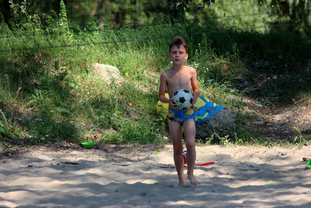 Međimurke i Međimurci spas od ljetnih vrućina potražili uz rijeku Dravu