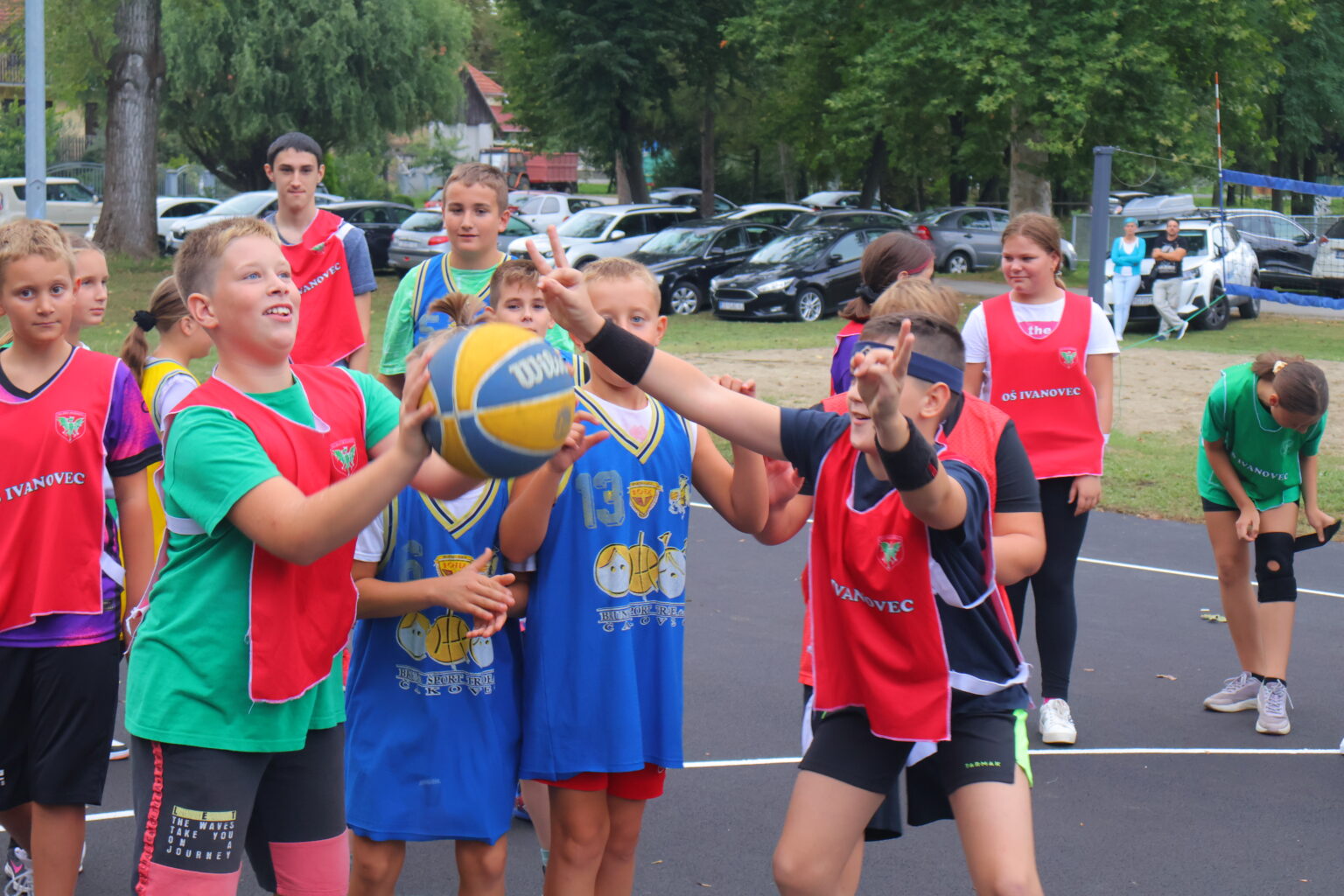 VESELJE ZA NAJMLAĐE Uređeno košarkaško igralište u Ivanovcu