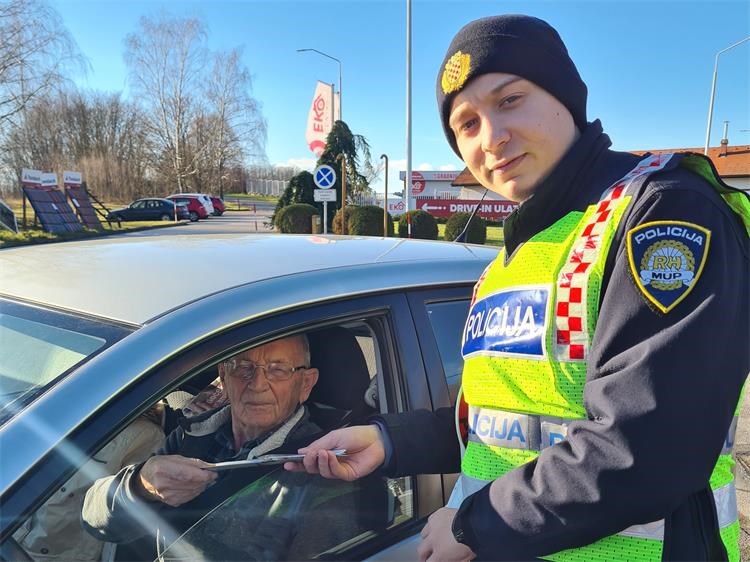 Policija nagradila vozače