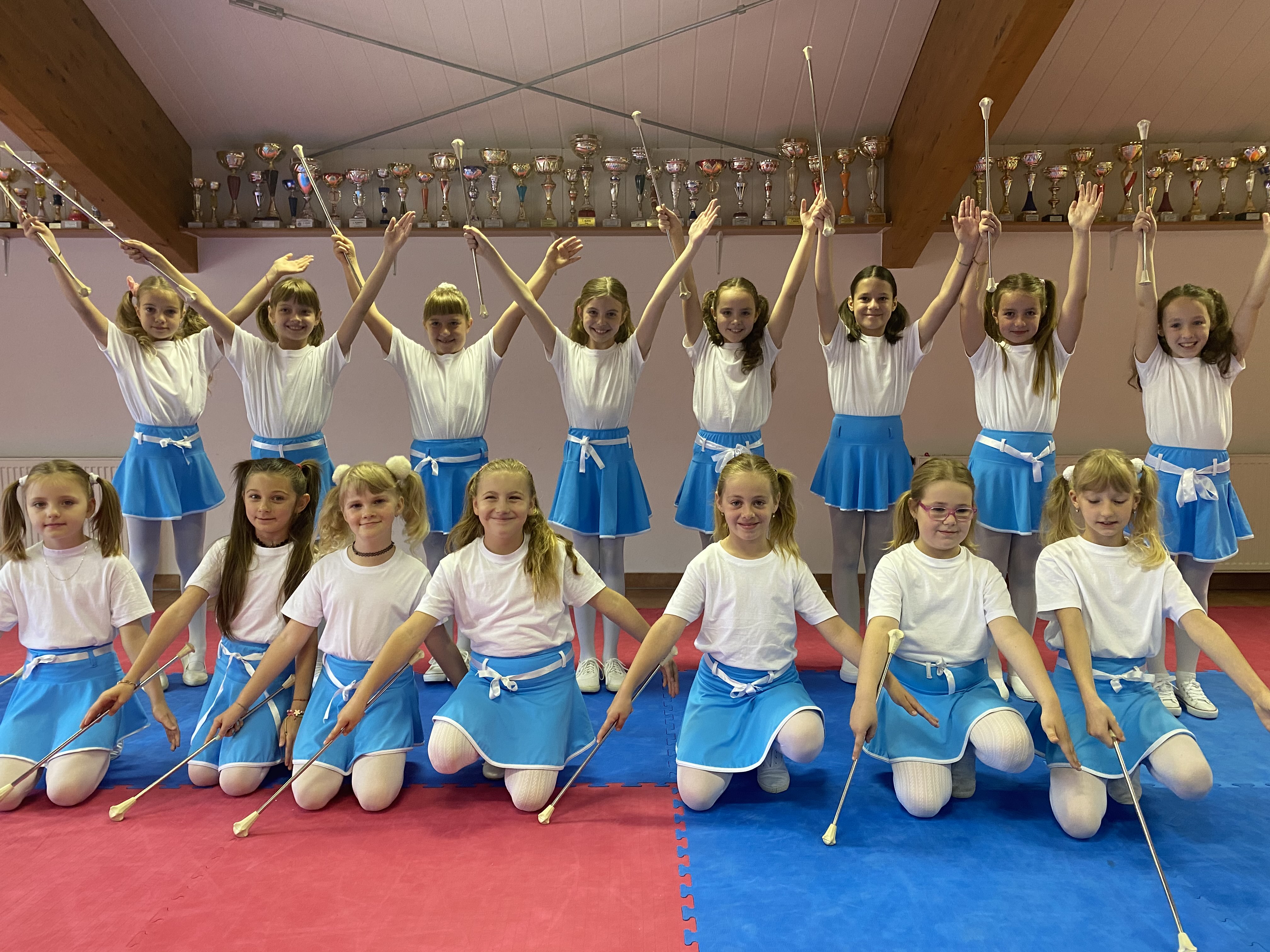 MAŽORETKINJE MALE SUBOTICE U novim uniformama do medalja!