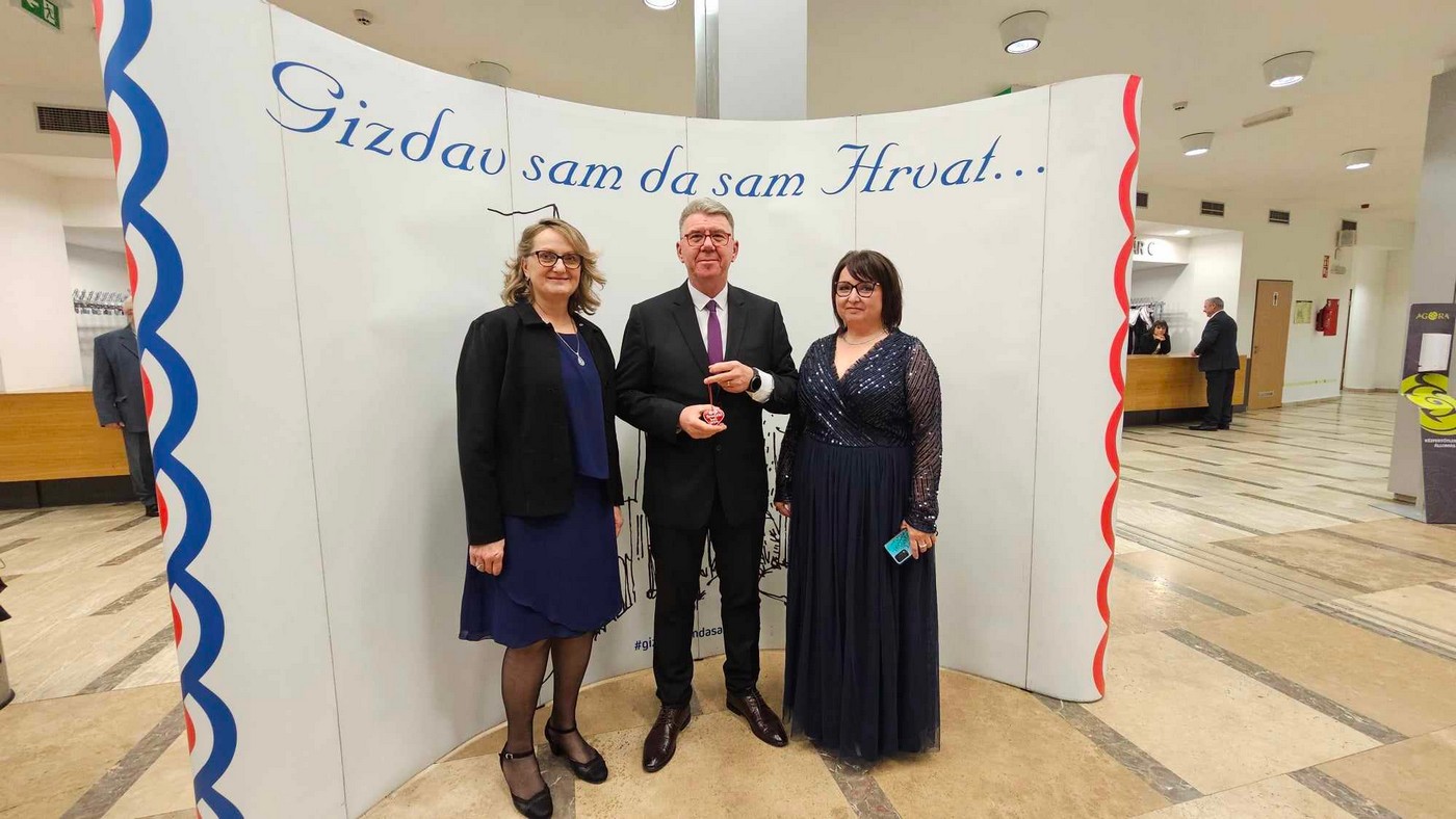 VELIKO PRIJATELJSTVO Održan tradicionalni hrvatski bal u Szombatelyu