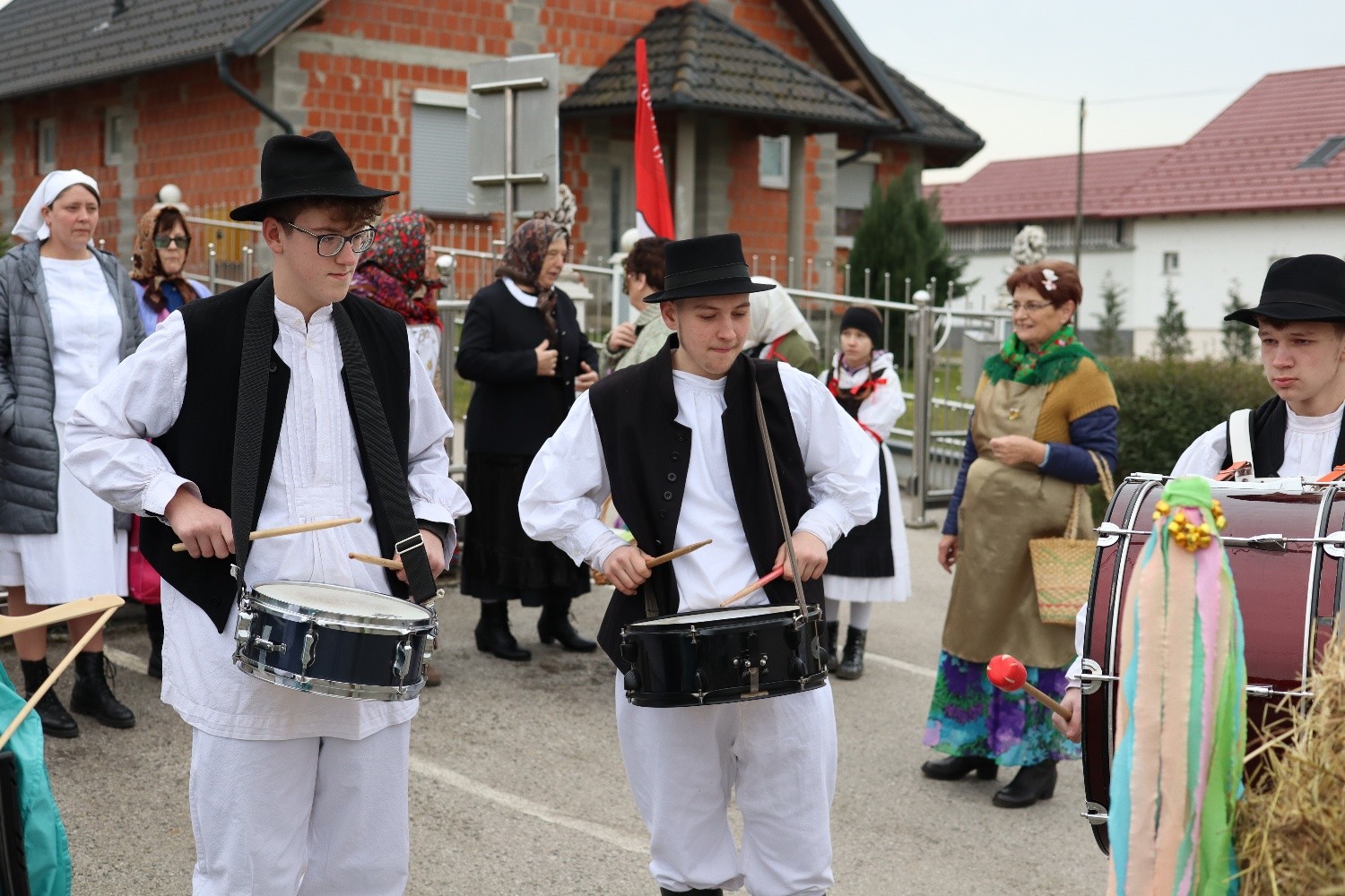 Fašenjska povorka od Marofa preko Žabnika, Vrhovljana do centra Svetog Martina na Muri!