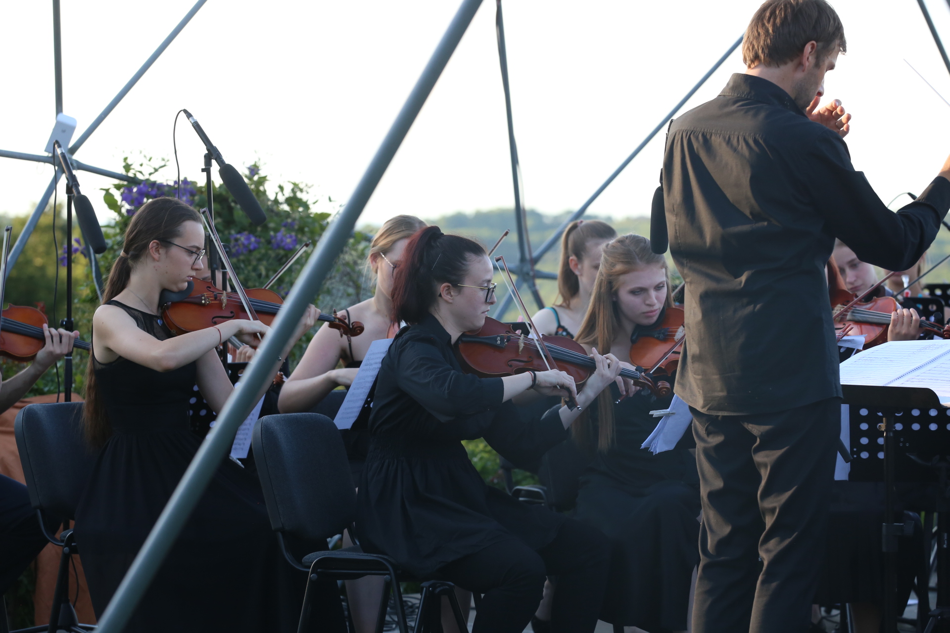 Koncert u Zmajevom vrtu obitelji Valkaj