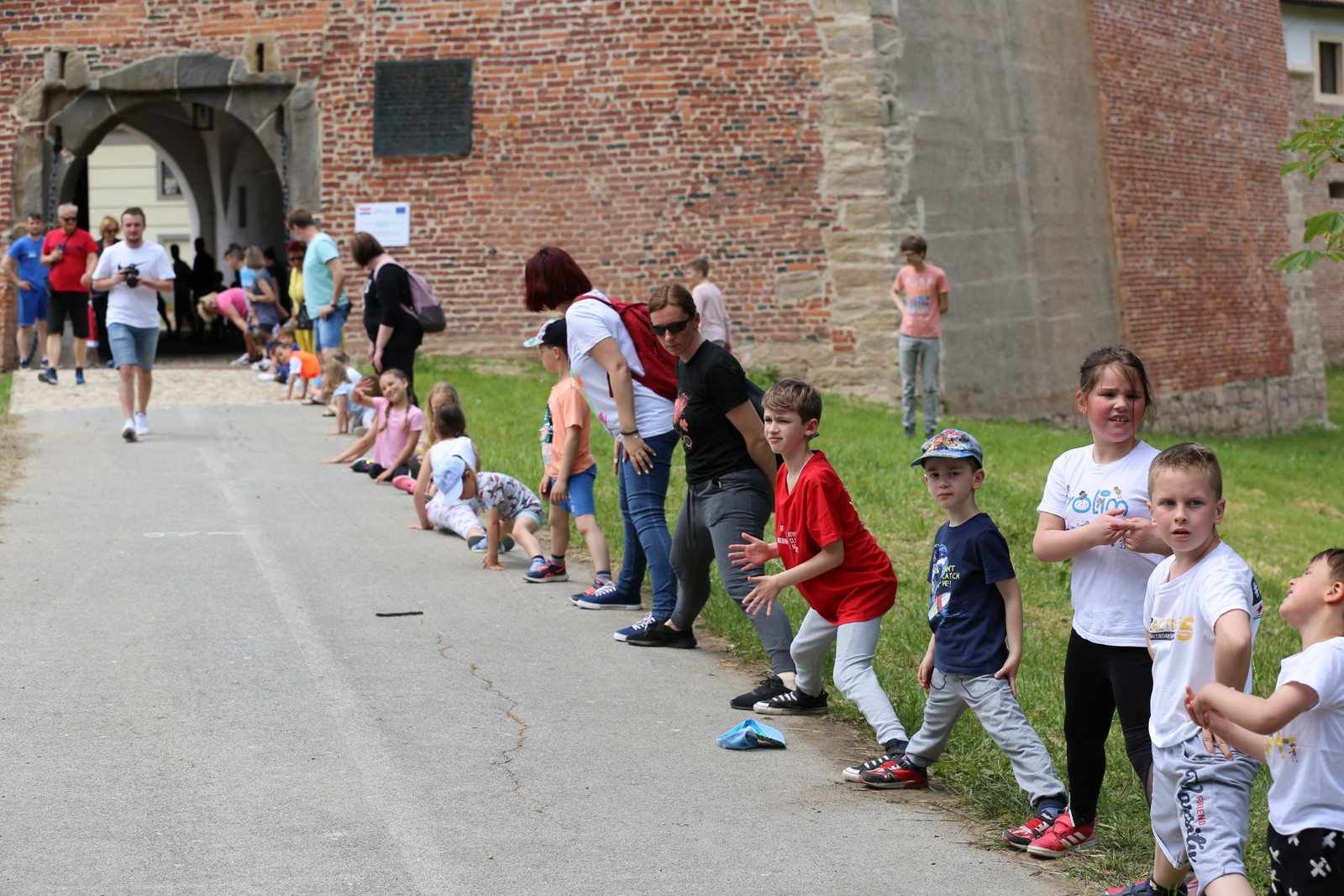 BRAVO! 356 Međimuraca i Međimurki zajedničkim je snagama napravilo više od 600 metara dugu špagu BRAVO! 356 Međimuraca i Međimurki zajedničkim je snagama napravilo više od 600 metara dugu špagu