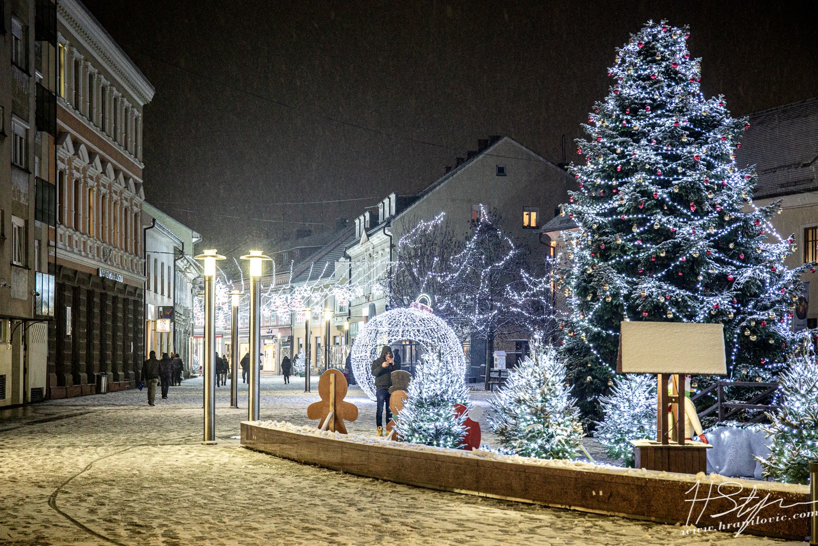 SNJEŽNA IDILA Advent u gradu Zrinskih iz objektiva Stjepana Hranilovića