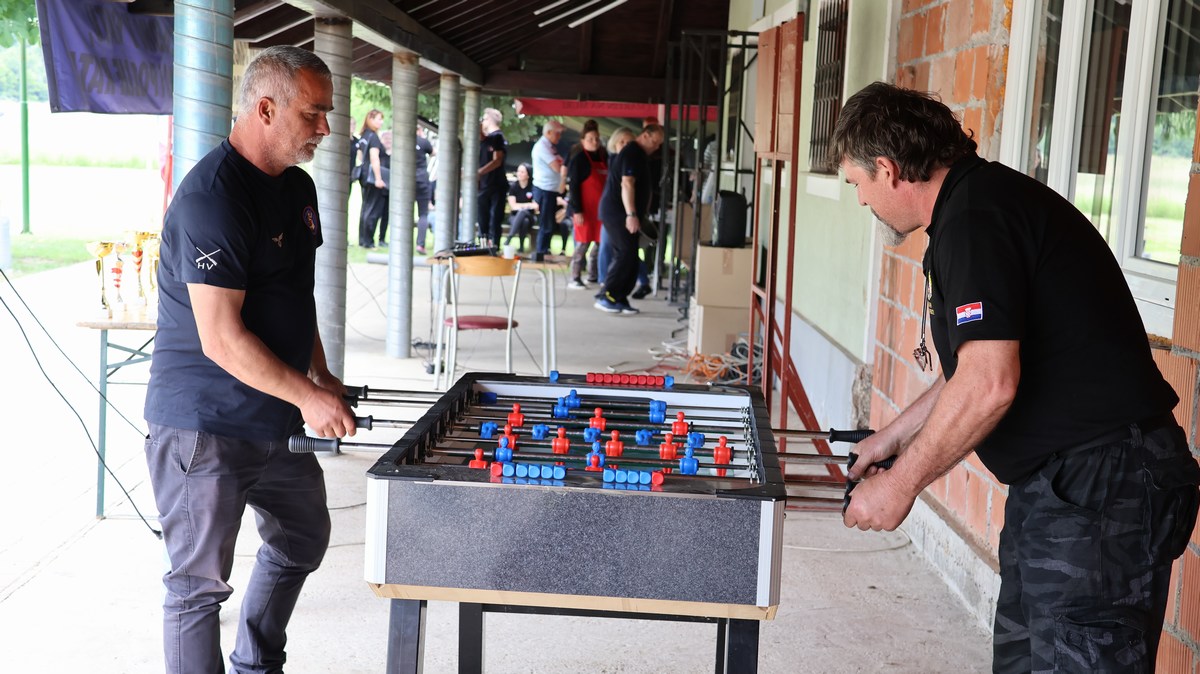 SVETI MARTIN NA MURI Održano sportsko natjecanje dragovoljaca i veterana te susreti djece i unuka hrvatskih branitelja