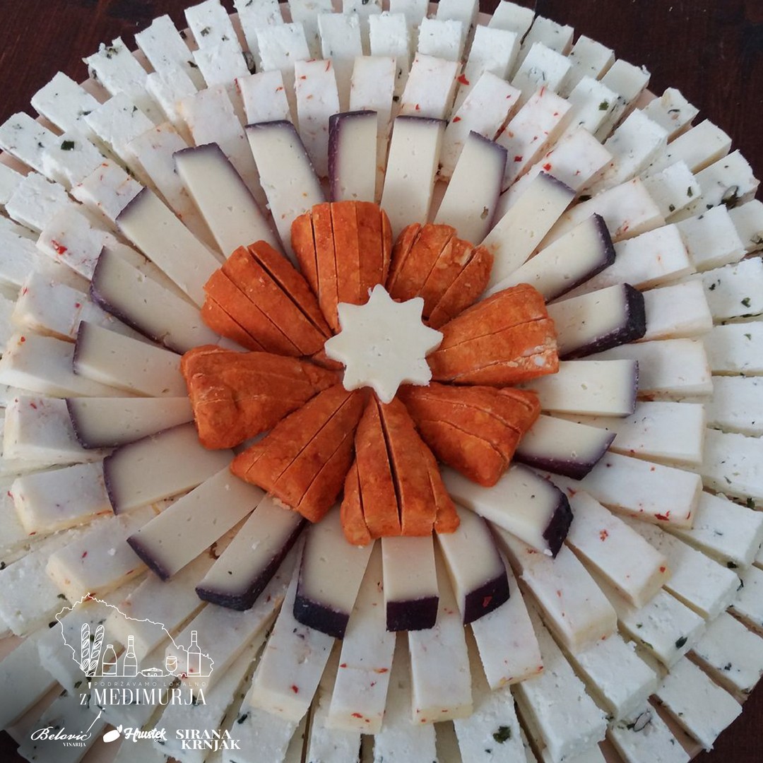 Svoje proizvode u Caffe baru Bedem predstavljaju Vinarija Belović, OPG Hrustek i Sirana Krnjak Svoje proizvode u Caffe baru Bedem predstavljaju Vinarija Belović, OPG Hrustek i Sirana Krnjak