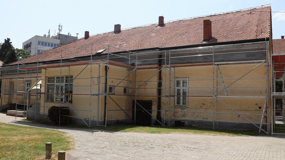 FOTO Potpisani Ugovori za sanaciju zgrade Feštetić i dvije ambulante bivšeg Doma zdravlja, projekti vrijedni približno 580 tisuća eura FOTO Potpisani Ugovori za sanaciju zgrade Feštetić i dvije ambulante bivšeg Doma zdravlja, projekti vrijedni približno 580 tisuća eura
