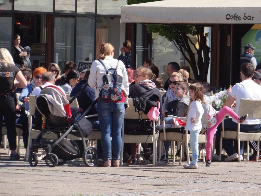 Predblagdansko raspoloženje: Čakovec okupirale sve generacije