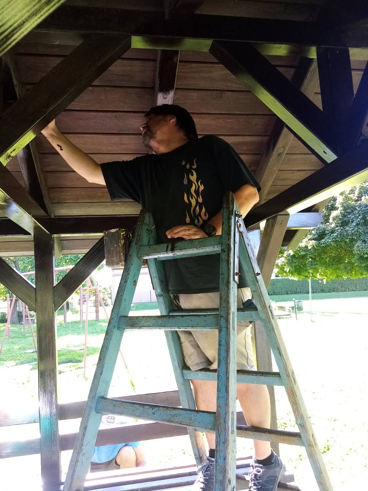 ŠENKOVEC Vrijedna ekipa iz Udruge DSR ‘Hakl’ ofarbala kućicu kod košarkaškog terena