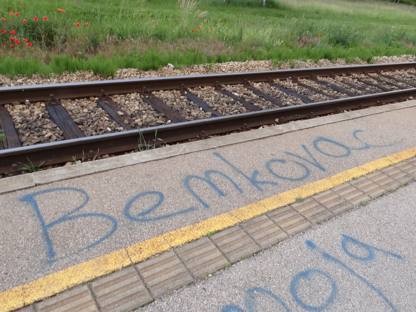 FOTO Željeznička postaja koja to nije: Vandalizam nad zapuštenom željezničkom postajom Donji Mihaljevec FOTO Željeznička postaja koja to nije: Vandalizam nad zapuštenom željezničkom postajom Donji Mihaljevec