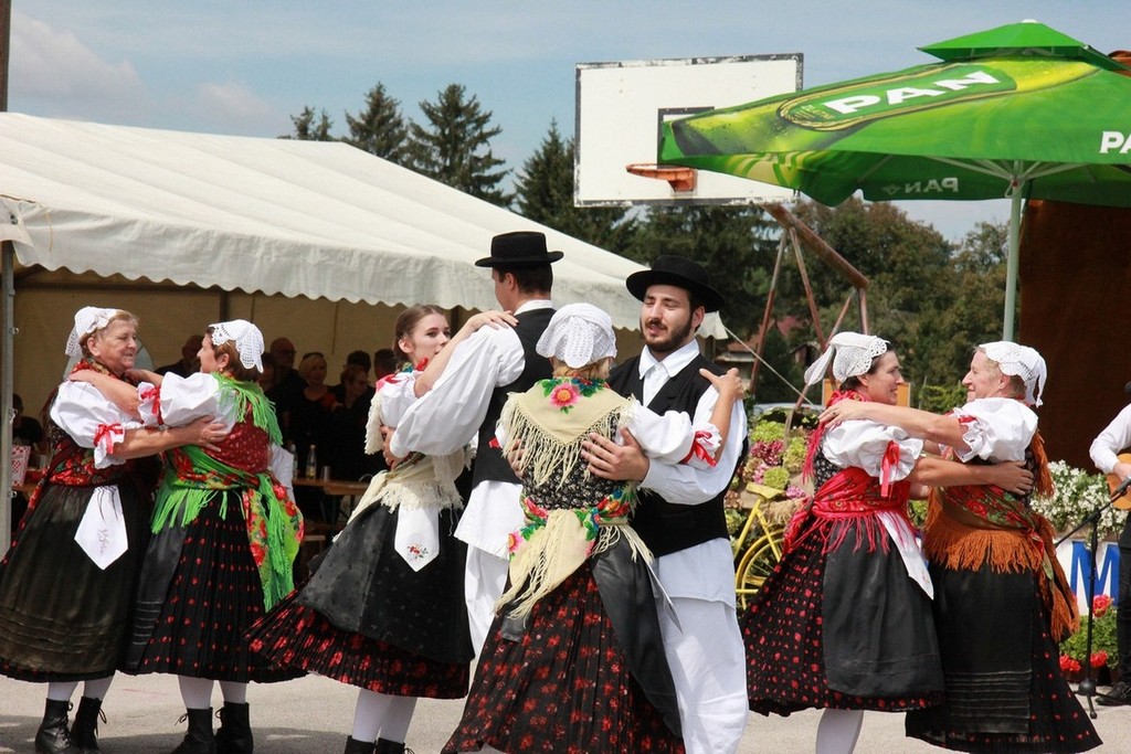 Mještani mimohodom obilježili Dan Macinca i proslavili blagdan Velike Gospe uz izložbu ‘Macinec na biciklima’