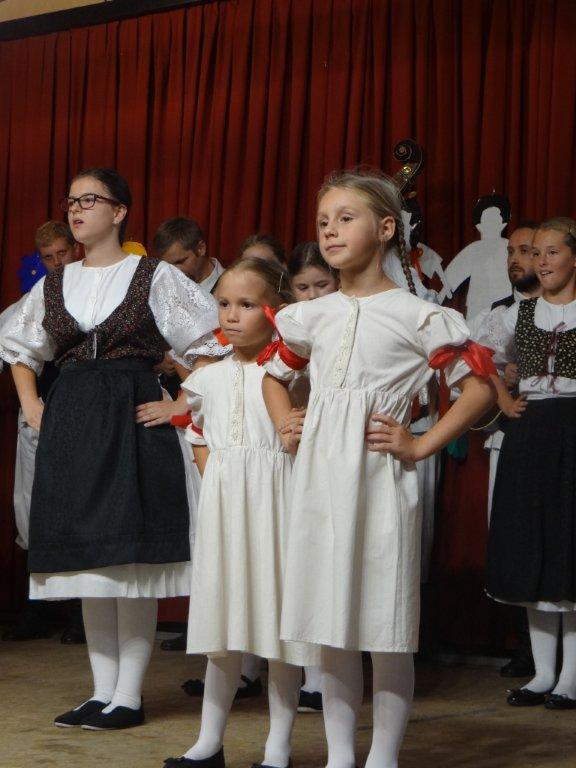 Prvi dječji folklorni susreti u Žiškovcu