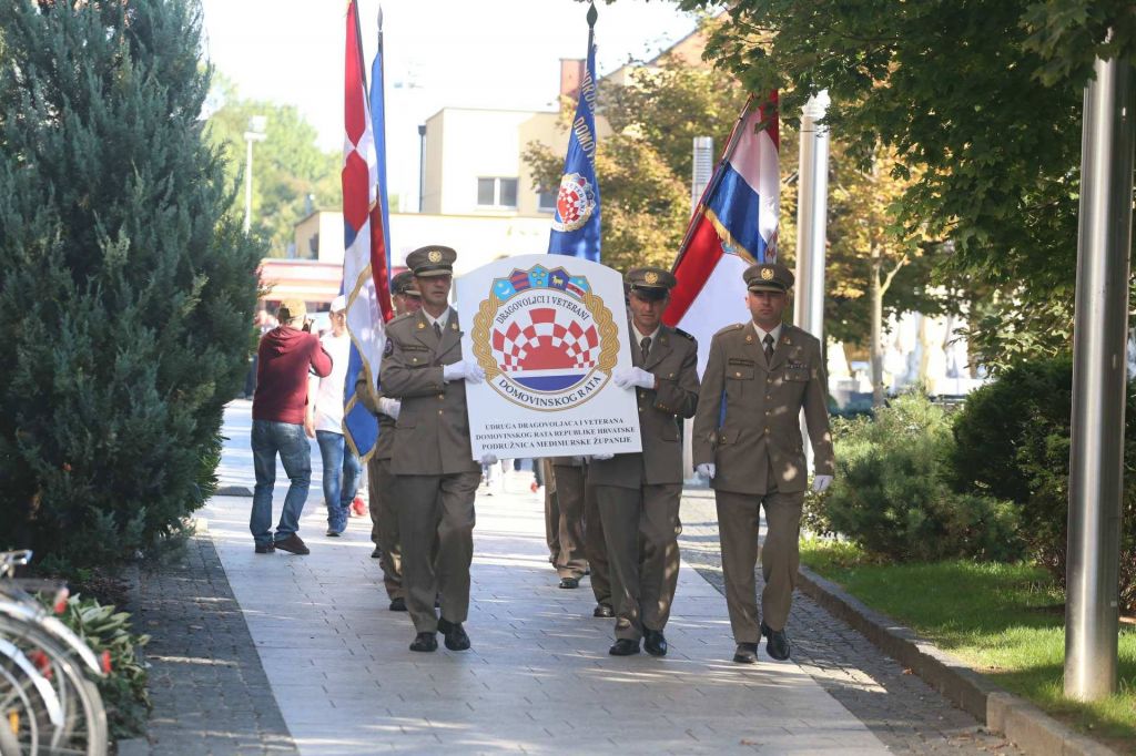 2195262410213070971745912179707