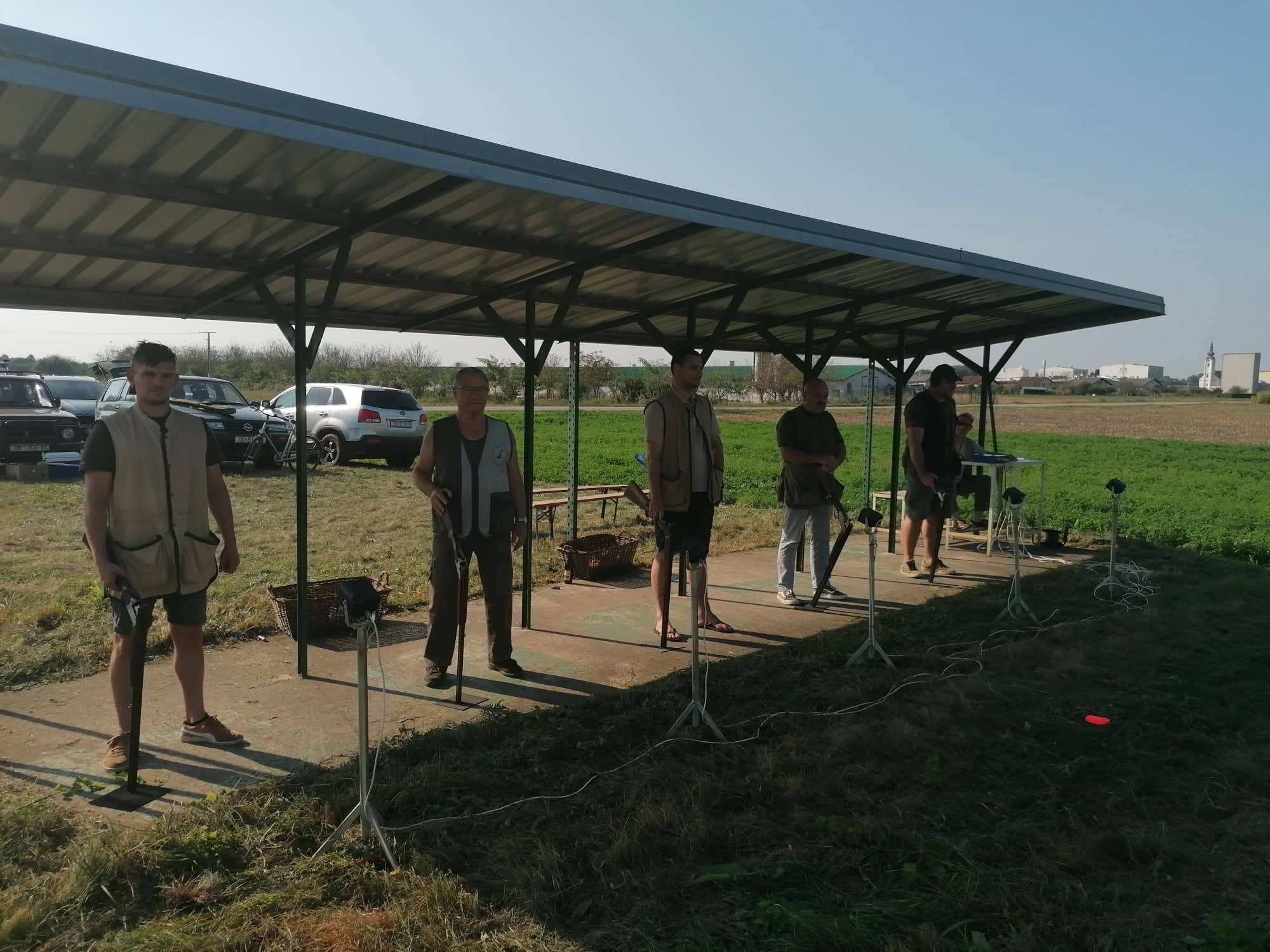 LOVAČKO DRUŠTVO JAREBICA Održano je društveno gađanje glinenih golubova