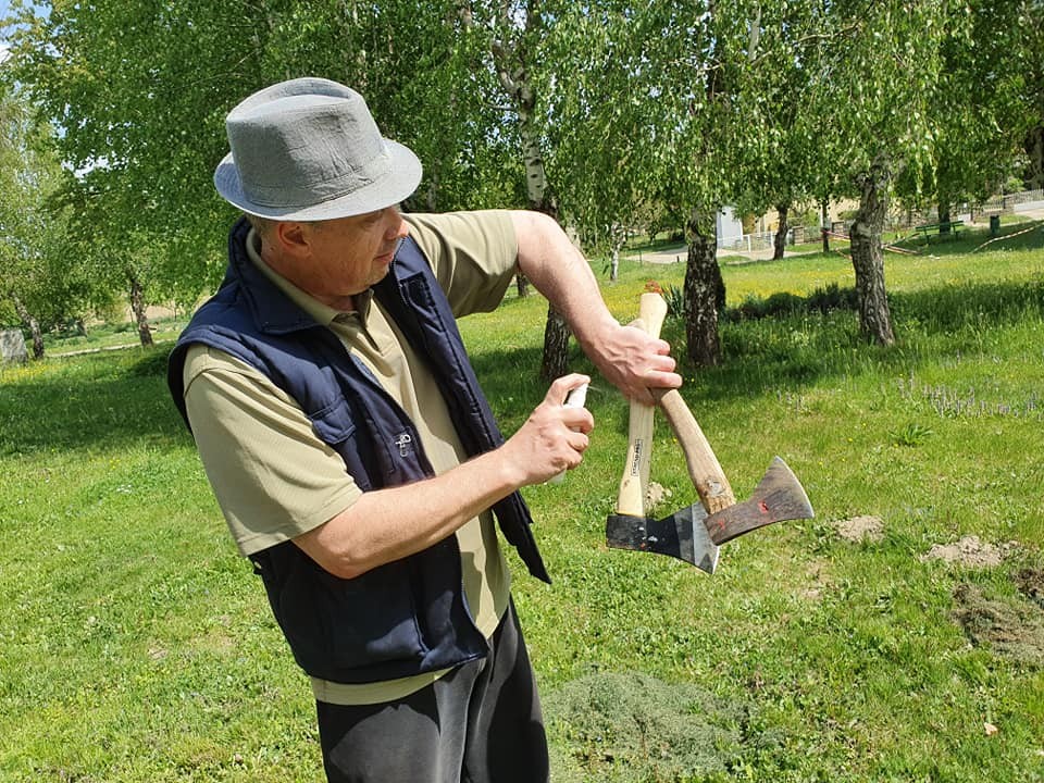 FOTO Članovi KUD-a Mihovljan su ovih dana uredili park unatoč korona krizi