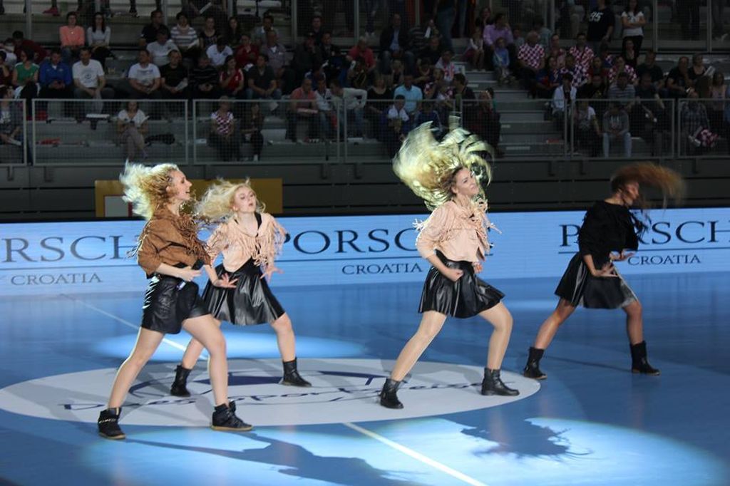 1132892210207363330545513110872