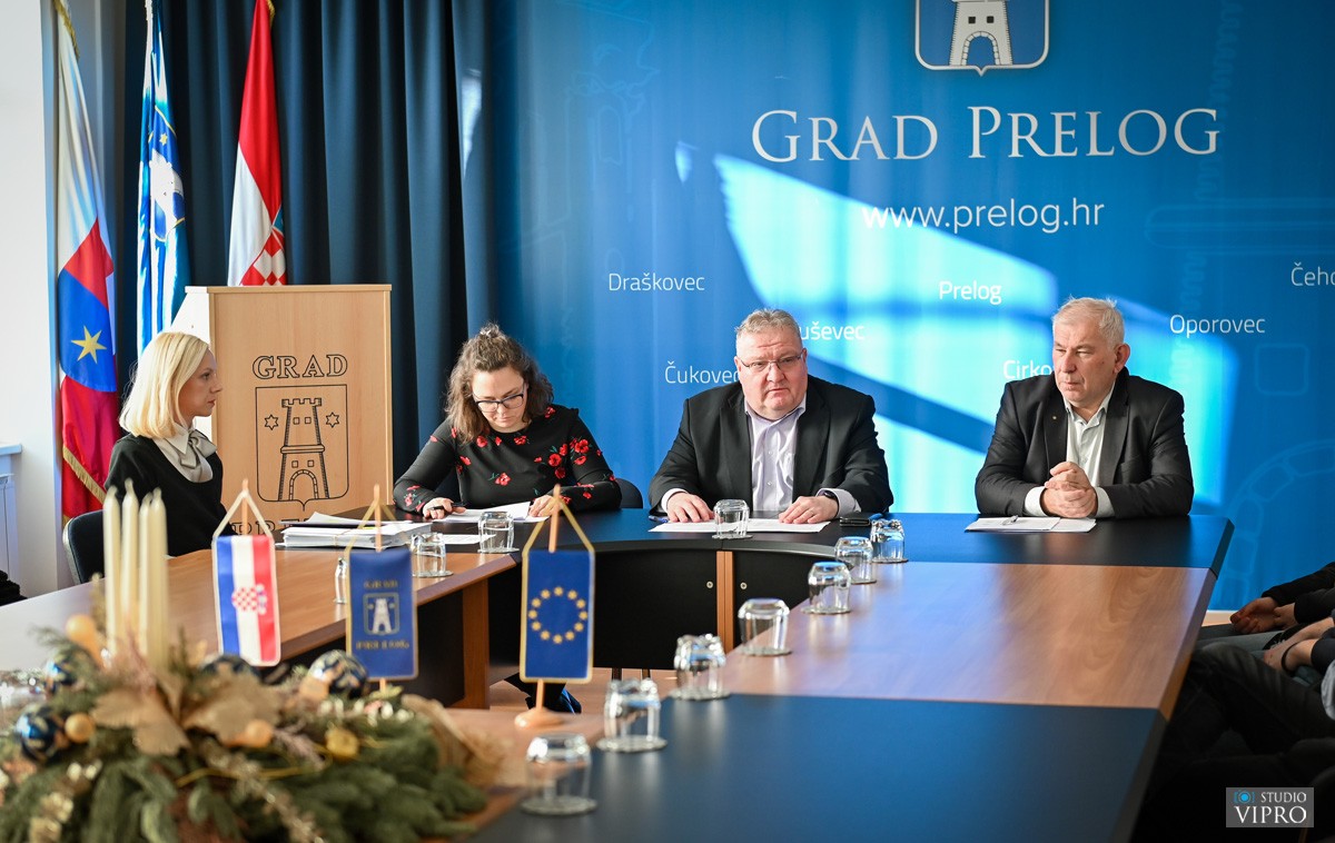 PRELOG Dodijeljene nagrade uspješnim učenicima i studentima