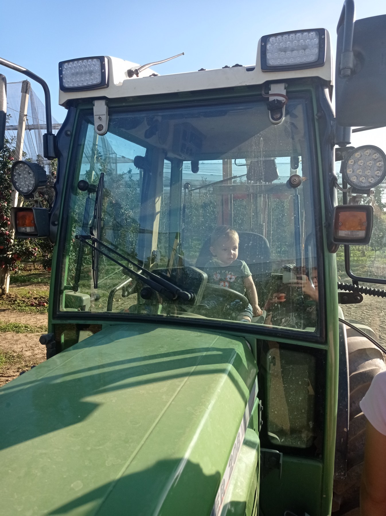 FOTO Mališani iz DV ‘Cipelica’ posjetili voćnjak jabuka OPG-a ‘Čeh’ iz Belice