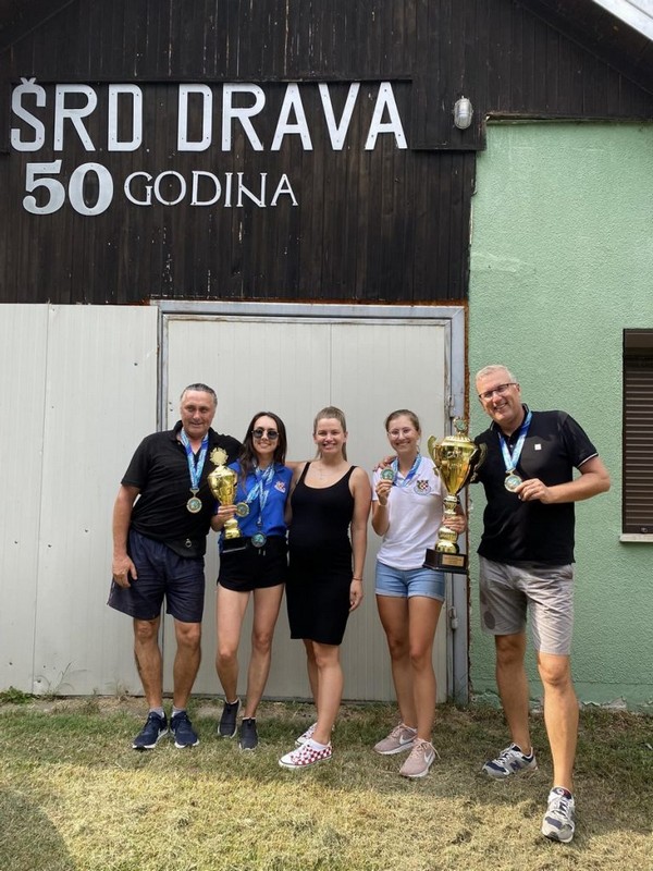 PRIJEM U ŽUPANIJI Najbolje svjetske ribolovkinje Sara Strbad, Marijana Mutak i Sanja Oreški kod župana Posavca