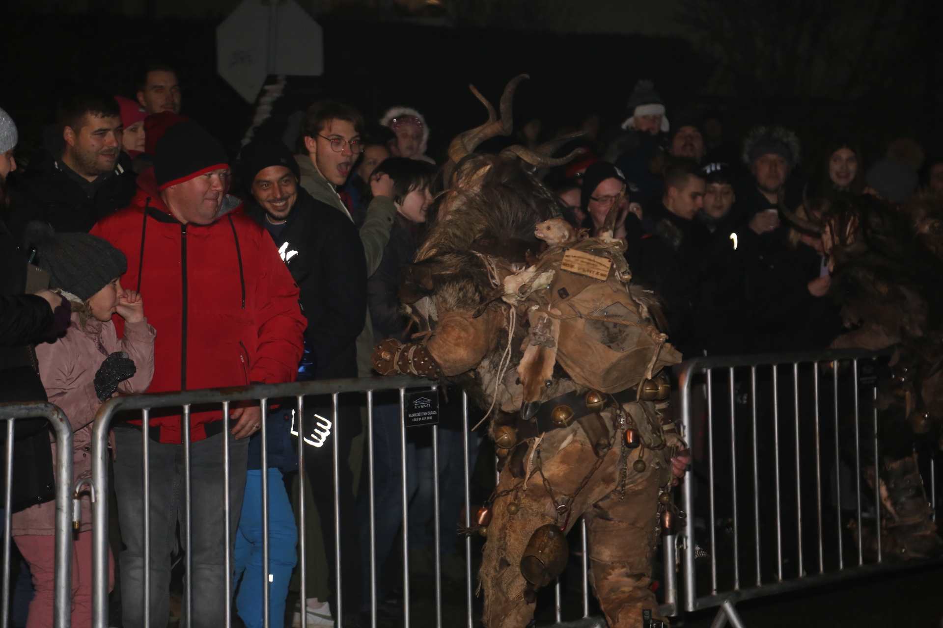 BILO JE ZANIMLJIVO Svetomartinski Krampuslauf opet oduševio brojne posjetitelje BILO JE ZANIMLJIVO Svetomartinski Krampuslauf opet oduševio brojne posjetitelje