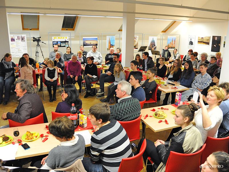 335614373dsc1703393477