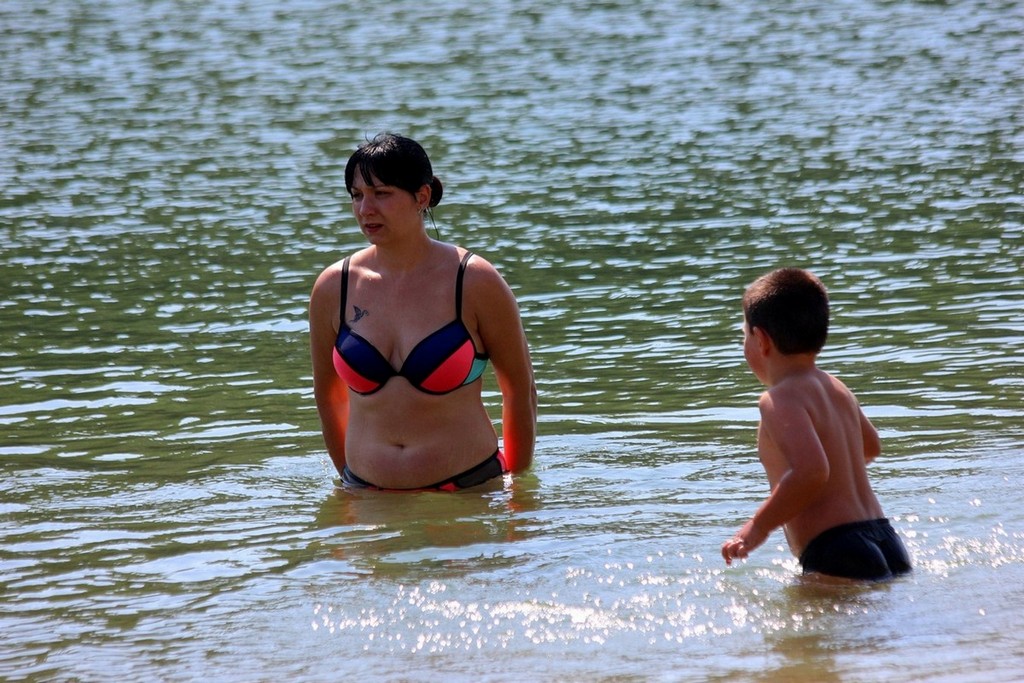 Međimurke i Međimurci spas od ljetnih vrućina potražili uz rijeku Dravu