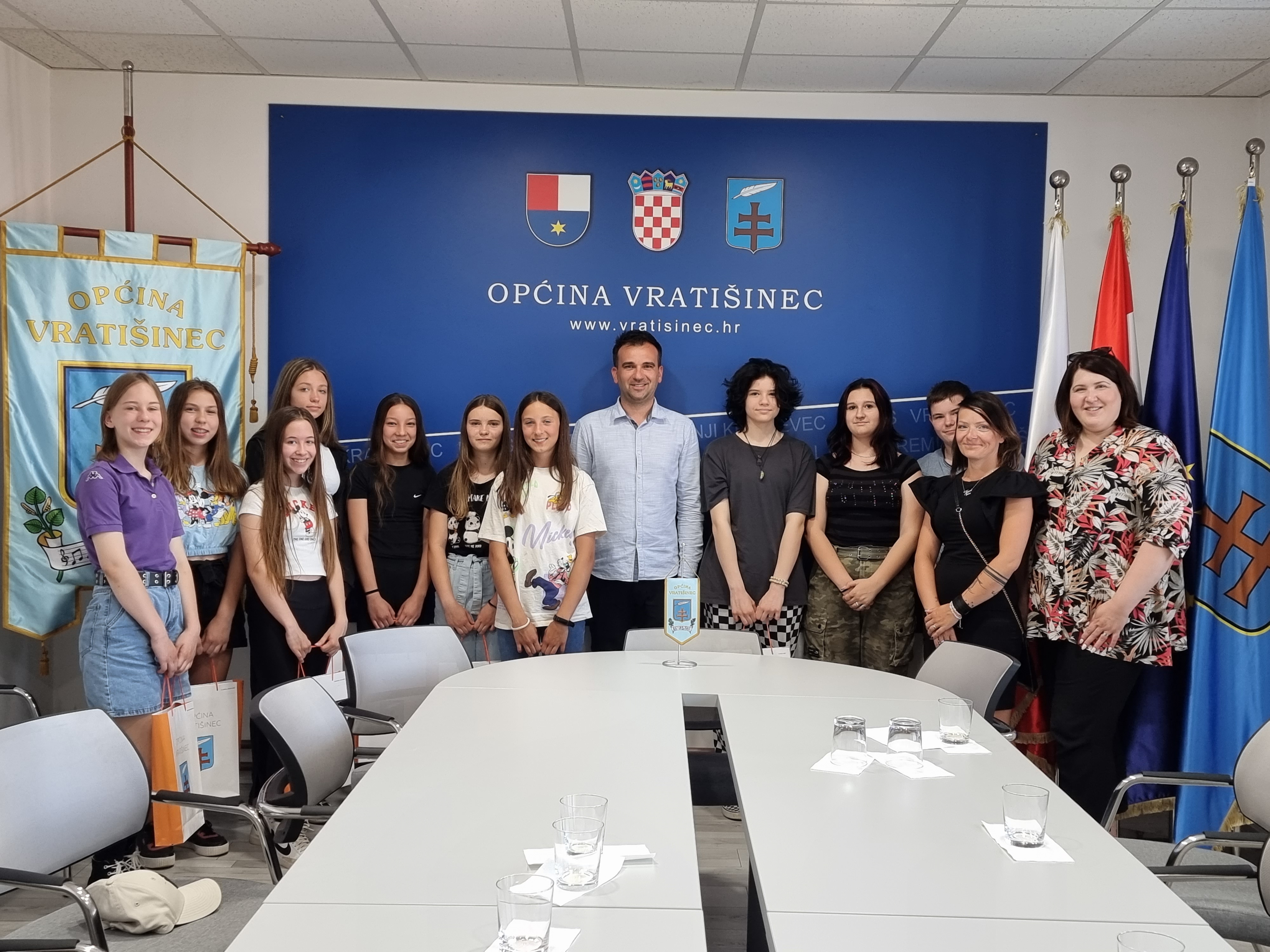 OPĆINA VRATIŠINEC Učenici osnovne škole na prijemu kod načelnika Mihaela Grbavca