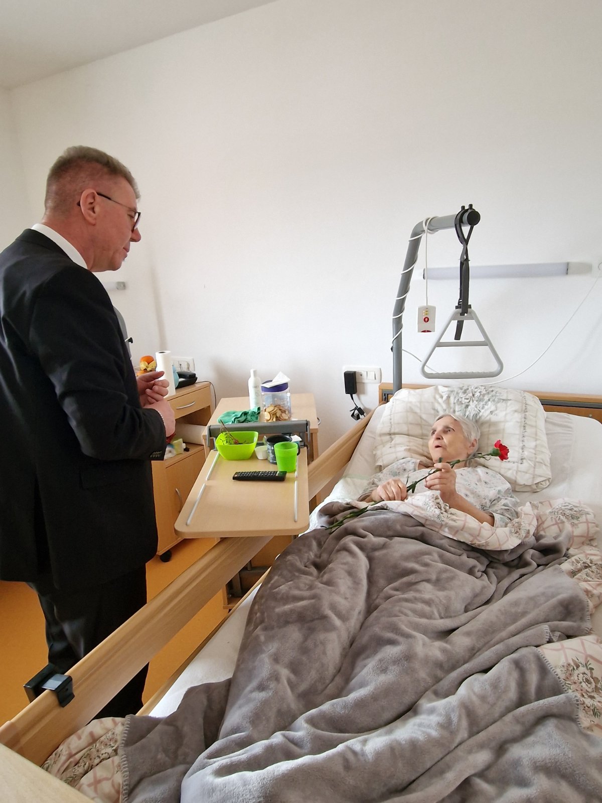 Gradonačelnik Dražen Srpak darivao žene na njihovim radnim mjestima