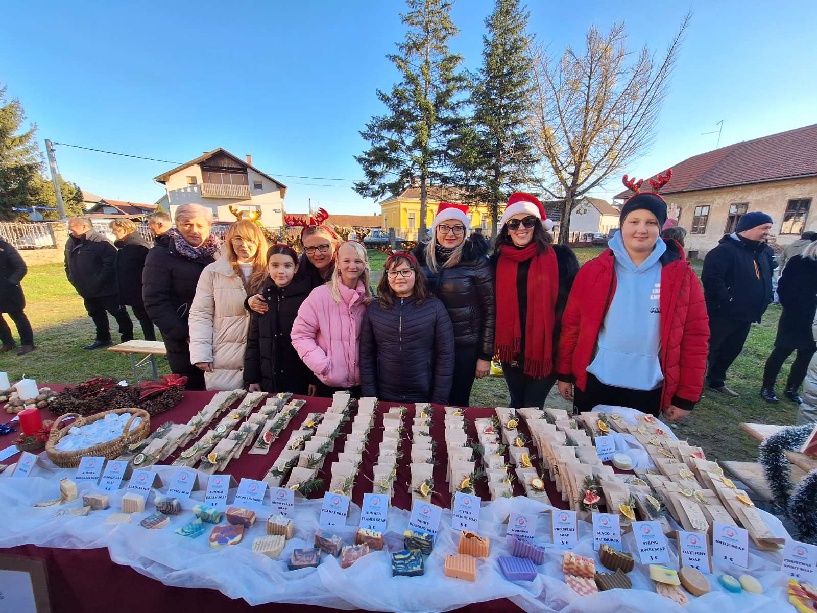 FOTO/VIDEO Pogledajte blagdansku atmosferu Božićnog sajma u Donjoj Dubravi