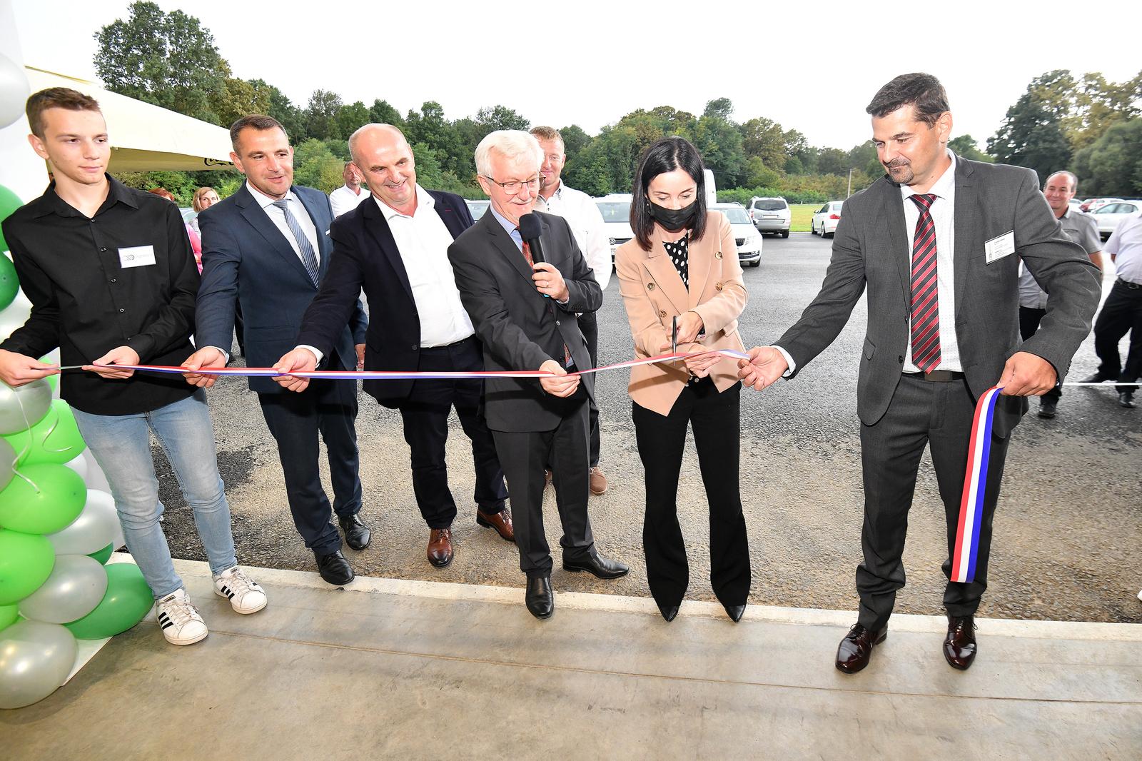 Ministrica Vučković u Belici otvorila specijalizirano skladište krumpira Ministrica Vučković u Belici otvorila specijalizirano skladište krumpira