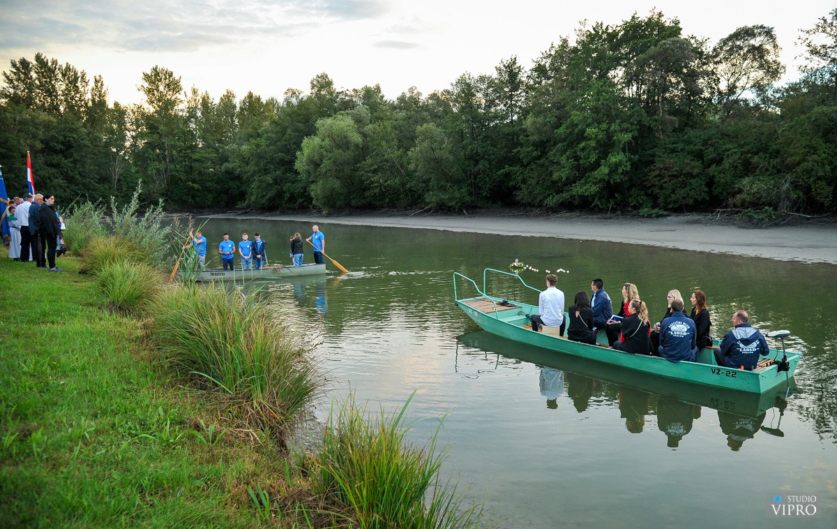 FOTO Uz molitvu i prigodan program obilježena godišnjica tragedije na rijeci Dravi