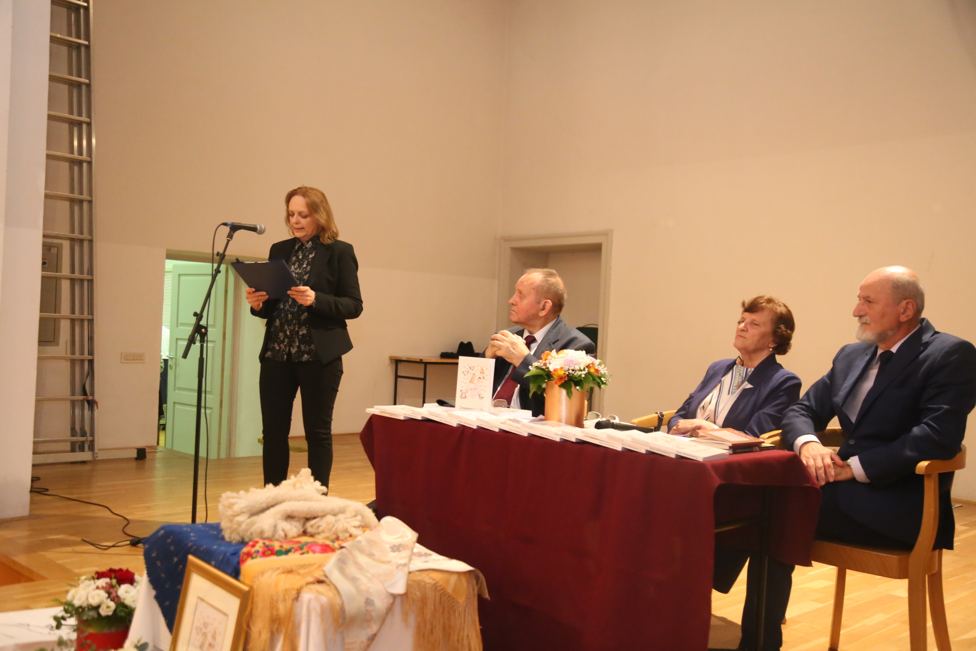 FOTO Predstavljena zbirka pjesama Magdalene Vlah – Hranjec ‘Z maminoga krila’