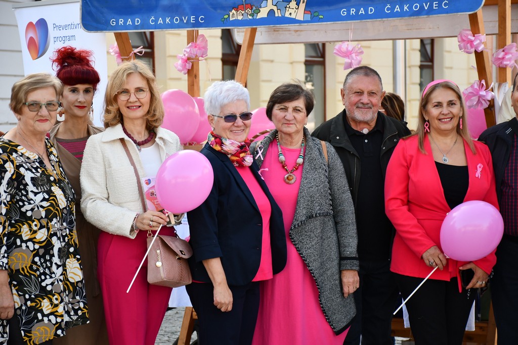 DAN RUŽIČASTE VRPCE Subotnje prijepodne u središtu Čakovca obasjano ružičastim tonovima