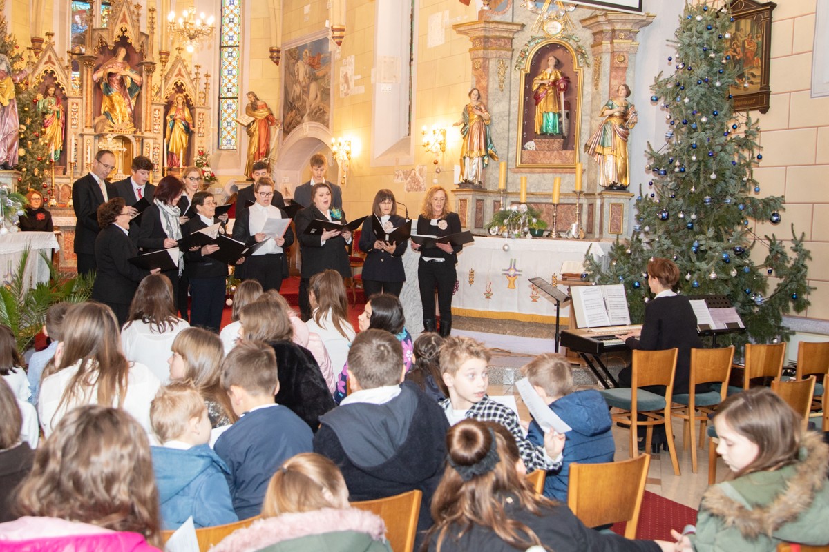 FOTO Božićni koncert u crkvi sv. Marije Magdalene u Štrigovi