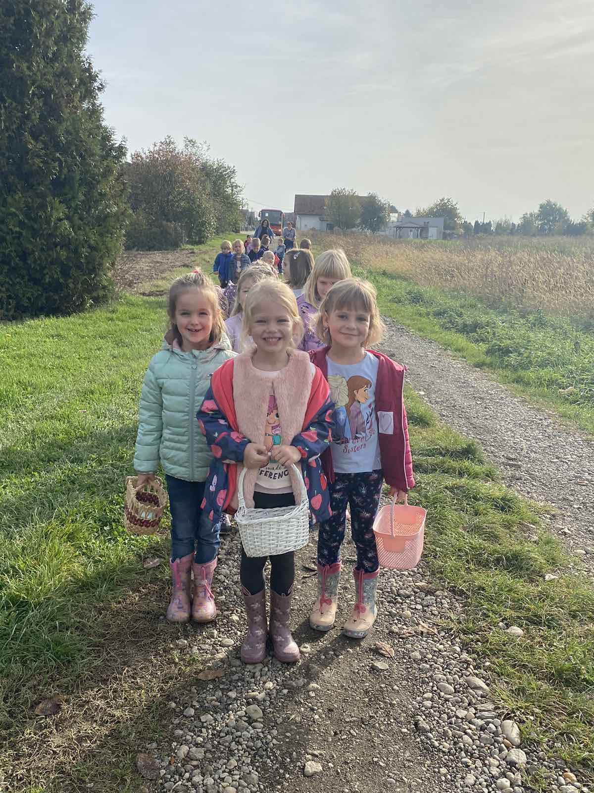 ‘Suncokreti’ iz čakovečkog vrtića Cvrčak posjetili lješnjikovac obitelji Sarač