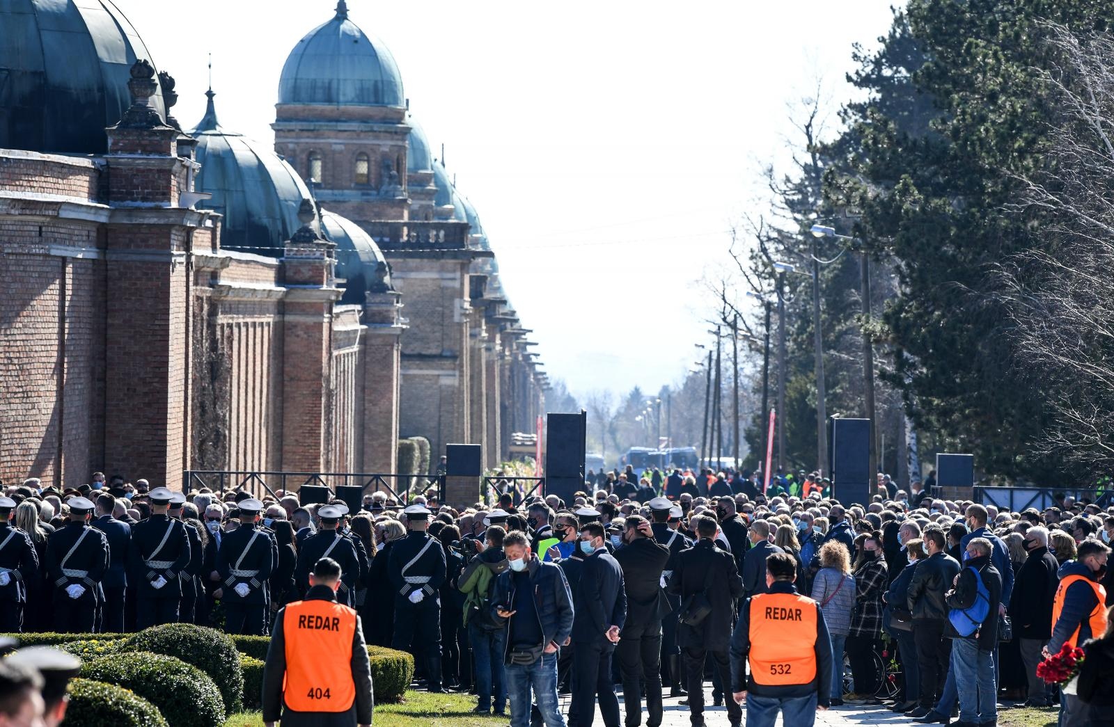 ispratio ga veliki broj građana: Pokopan je Milan Bandić