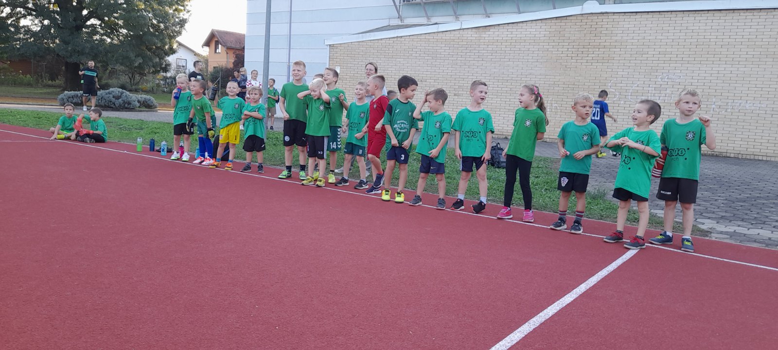 MURSKO SREDIŠĆE Treći dan Europskog dana sporta održane nogometne i košarkaška utakmica između djece i roditelja