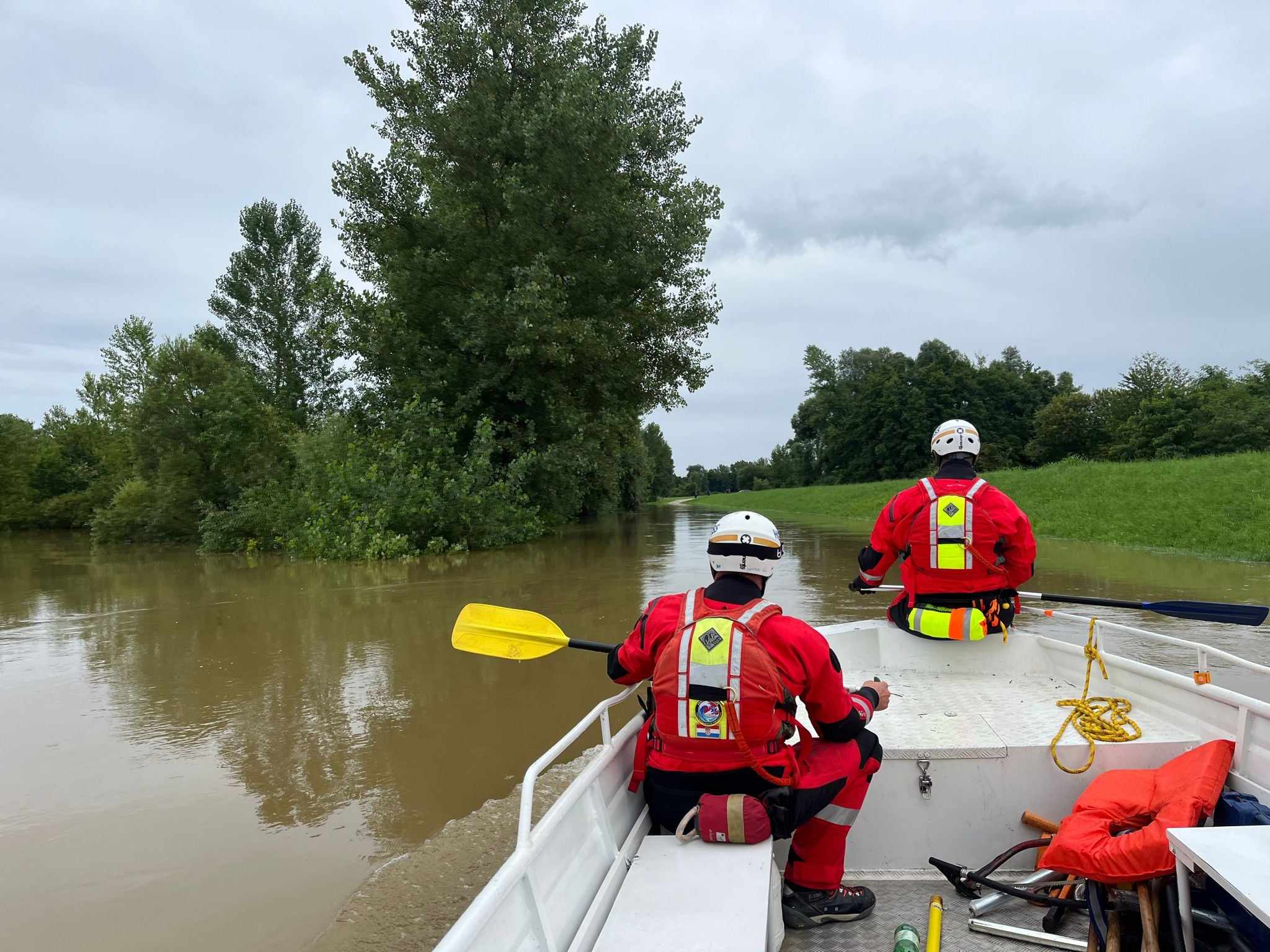 OD JUTRA NA TERENU Bespilotnom letjelicom pregledavali skelu i osjetljiva područja