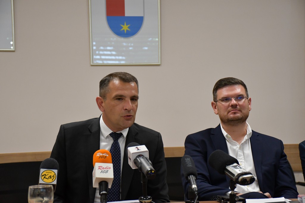 NASTAVAK ULAGANJA Kreće izgradnja novog medicinsko-biokemijskog, patološko-citološkog i transfuziološkog laboratorija NASTAVAK ULAGANJA Kreće izgradnja novog medicinsko-biokemijskog, patološko-citološkog i transfuziološkog laboratorija