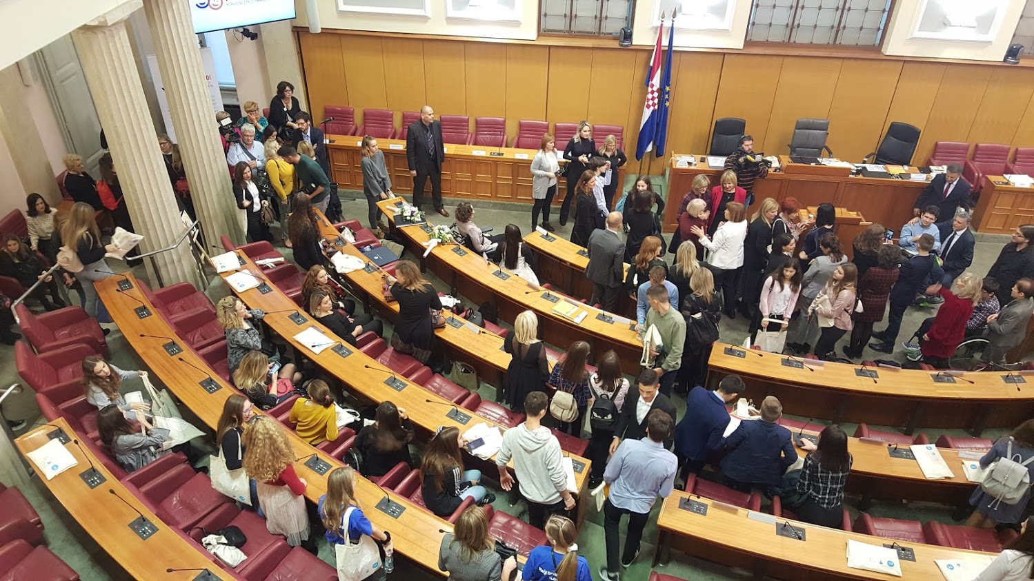 FOTO Dječja gradonačelnica grada Čakovca Dorja i vijećnica Mirta posjetile Hrvatski sabor