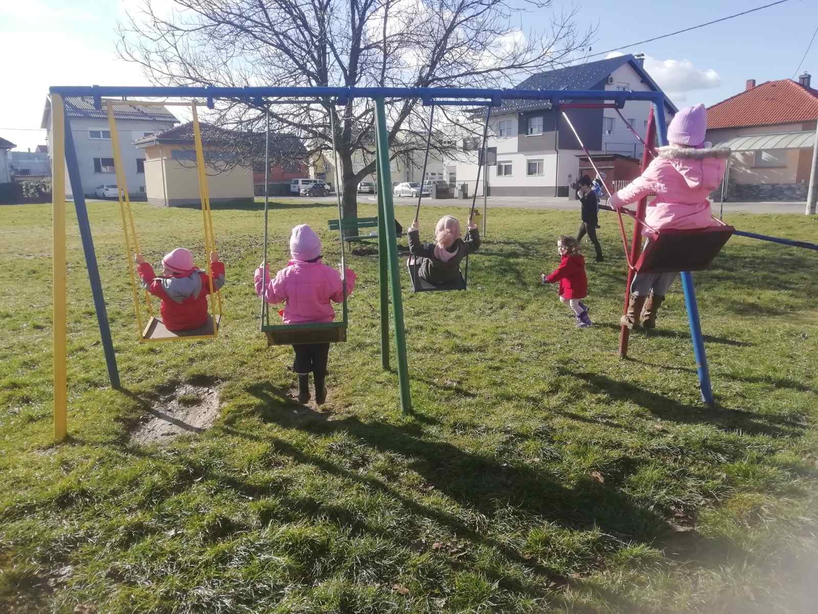 VELJAČA PREVRTAČA Mališani DV ‘Loptica’ bez obzira na vremenske uvjete svaki su dan u šetnji