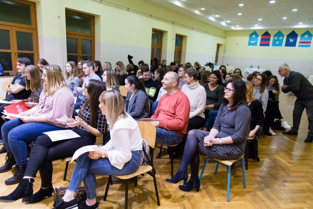 ŠKOLSKA GOVORNICA Trening iz govorničkih vještina za međimurske srednjoškolce u Tehničkoj školi Čakovec ŠKOLSKA GOVORNICA Trening iz govorničkih vještina za međimurske srednjoškolce u Tehničkoj školi Čakovec