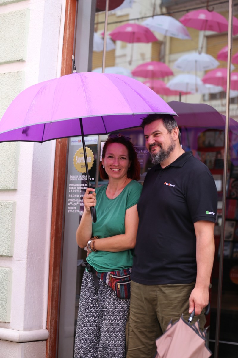 KLIKOM ISPOD KIŠOBRANA Malo kiše, malo sunca, ali centar Čakovca je ispunjen građanima