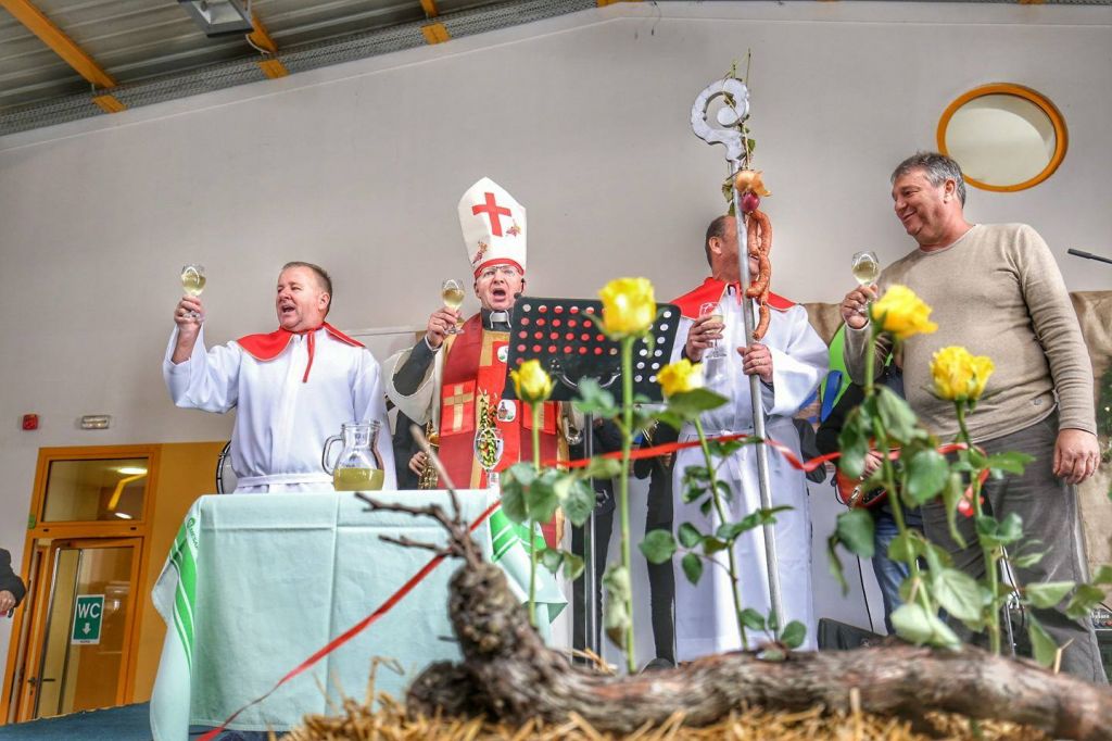 2351601210213458962685443209847